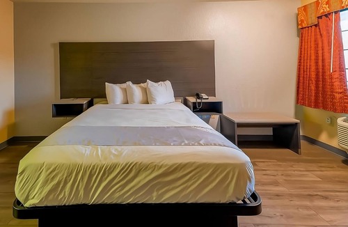 Sweet Home Hotel | Few Miles from San Ducerro Winery! Onsite Pool, FREE Breakfast and Parking!