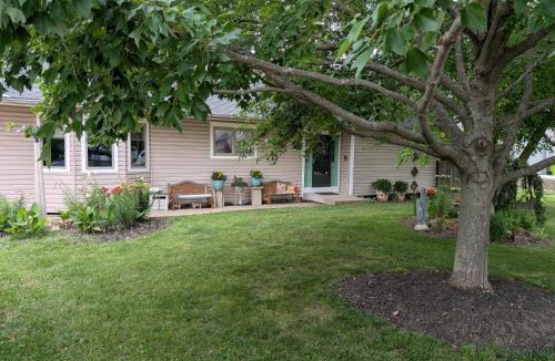 Roeland Park House | FIFA Basecamp with 2 Kitchens, 5BR, 4 Baths