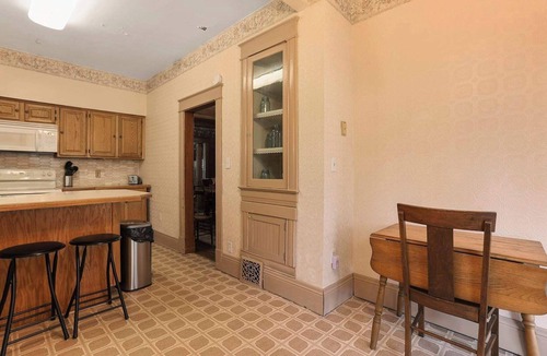 Northeast Kansas City House | MAJOR INTERNATIONAL SPORTING EVENT Fan Fest Sleeps 8 King Bed Historic Charm