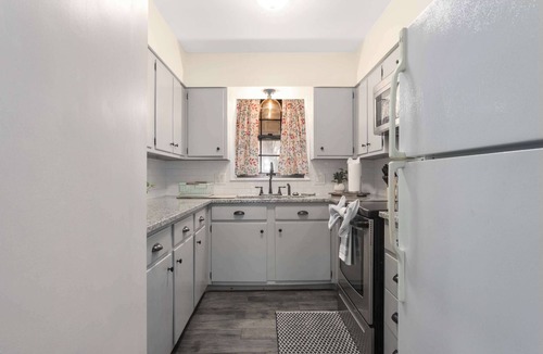 Independence House | MAJOR INTERNATIONAL SPORTING EVENT READY! 12Mins to GEHA Sleeps 8 KingBeds