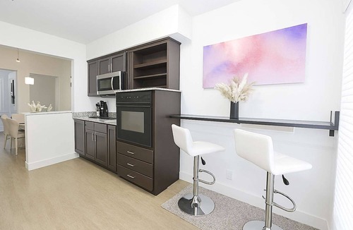 Uptown Condo | MAJOR INTERNATIONAL SPORTING EVENT Royal Retreat | 2BR 5 Min Walk to Galleria