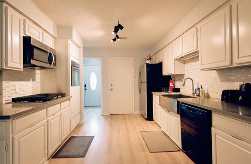 Riverside Terrace House | FIFA stay - 10 mins to NRG stadium & MED center - High Speed WiFi - Patio Grill