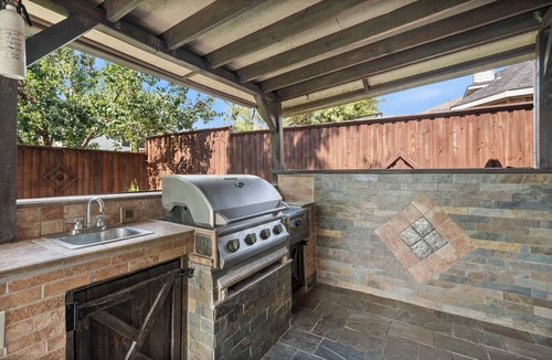 South Arlington House | FIFA World Cup Retreat, Artsy 4BR, 2.5BA Home – Under 12 Mins to AT&T Stadium!