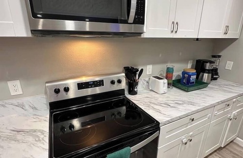 West Arlington Apartment | FIFAWorldCup.NearStadiums.BalconyAccess.NoStairs