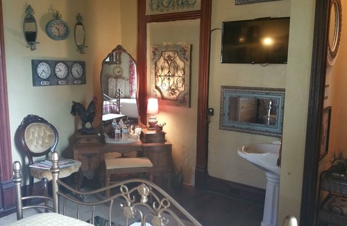 Palestine Bed & Breakfast | Fig Tree Manor