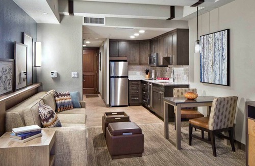 Steamboat Springs Resort | 𝐅𝐢𝐧𝐝𝐢𝐧𝐠 𝐌𝐞𝐢𝐥𝐢's Luxury SKI-IN/SKI-OUT Resort+Amenities. STUDIO SUITE