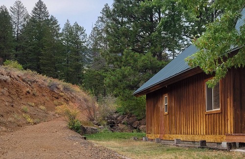 Adams County Cabin | Fir Creek Ridge House Perfect For Groups. Stunning Views Forest Access Sleeps 9+