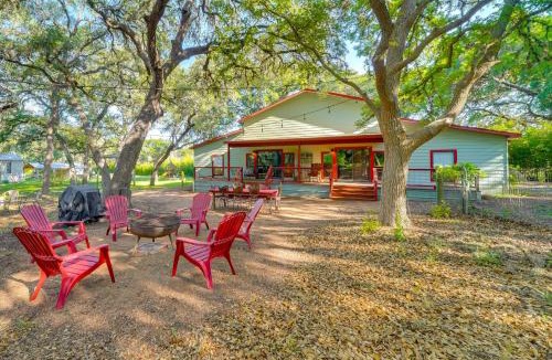 San Antonio House | Fire Pit, Peaceful Porch! Family Cabin By Old Town