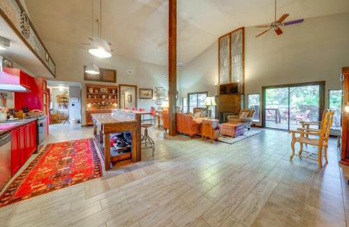 San Antonio House | Fire Pit, Peaceful Porch! Family Cabin By Old Town