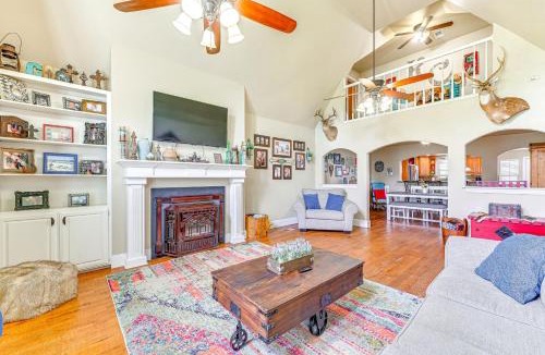 Denison House | Fire Pit + Sauna: Spacious Lake Texoma Retreat!