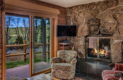 Clark Cabin | Fireside - Quaint cabin near hiking and fishing