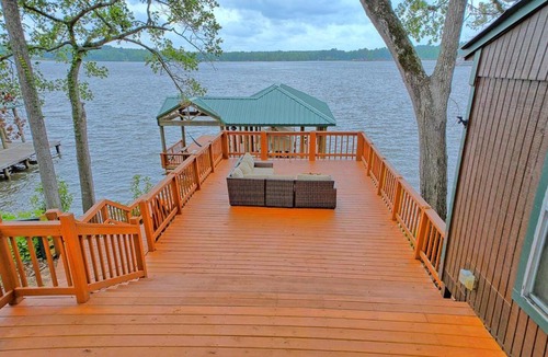 Hemphill House | Fish Tales Cabin