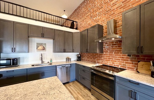 Baker City Apartment | Fisher Loft - New! Gorgeous Downtown Space, 2 Bdrm, Local Golfing 50% Off!
