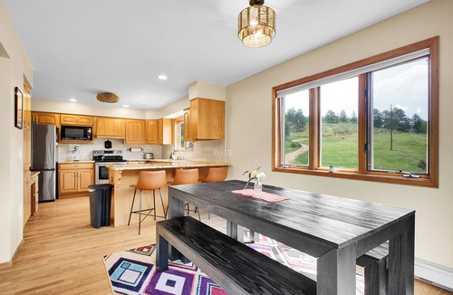 Shawnee House | fishing, hot tub and room to roam!