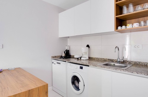 Gumbet Apartment | Flat with Shared Pool Near Beach in Bodrum