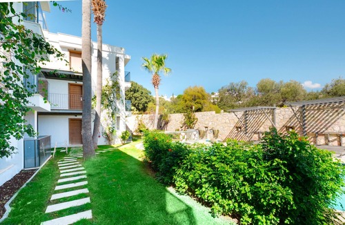 Gumbet Apartment | Flat with Shared Pool Near Beach in Bodrum