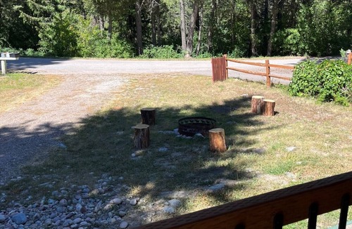 Woods Bay Cabin | Flathead Bear Getaway Cabin - 1 mile to a Flathead Lake Beach