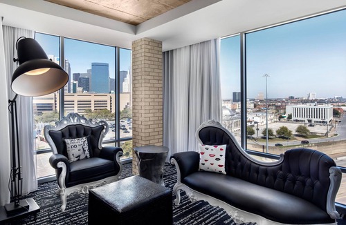 Cedars House | Floor to Ceiling Windows w/Views of the Dallas Skyline in Cedars Neighborhood