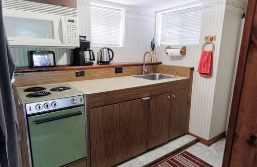 Lower Arapahoe Hotel | Foot of the Mountain Motel