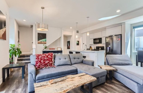 Lakewood House | Foothills I Red Rocks I W Denver 3bd Townhome