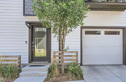 Lakewood House | Foothills I Red Rocks I W Denver 3bd Townhome