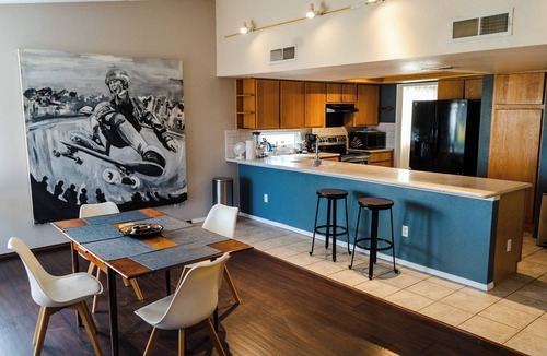 Northeast Heights House | Foothills Retreat: Views, Local Art, Freeway Access & Peaceful Trails