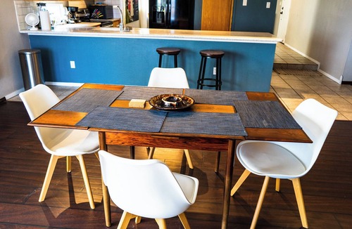 Northeast Heights House | Foothills Retreat: Views, Local Art, Freeway Access & Peaceful Trails
