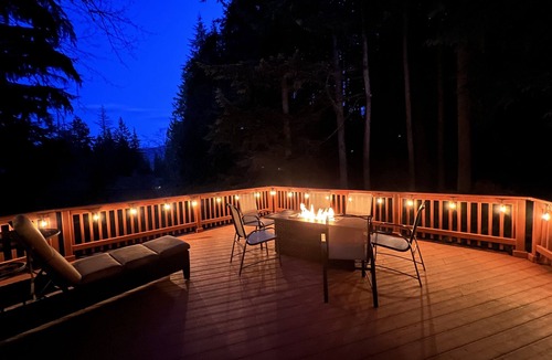Sudden Valley Cabin | Forest Haven King Suite Near Trails & Lakes