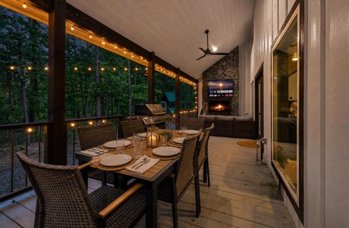 Pickens Ski Chalet | Forest Views, Cozy Cabin Hot Tub, Firepit, Arcade Games, B-ball, Kids Playset