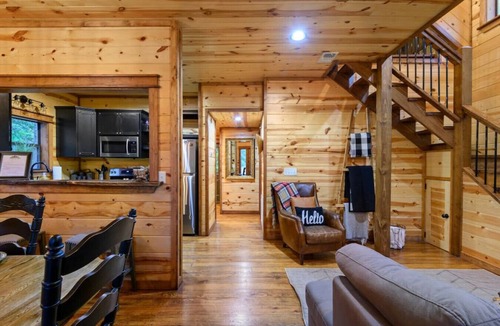 Broken Bow Cabin | Forward My Calls · Elevate Your Stay: 4 Decks, Hot Tub, & Idyllic Outdoor Haven