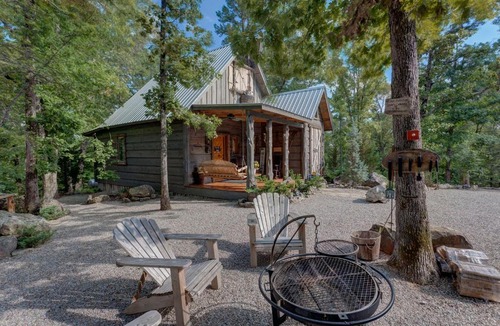 Hot Springs Bed & Breakfast | Fox Pass Cabins