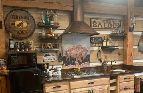 Hot Springs Bed & Breakfast | Fox Pass Cabins