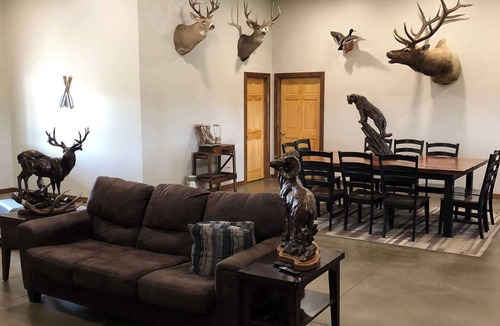 Moravia House | Foxtail Lodge- Lake Rathbun gem!