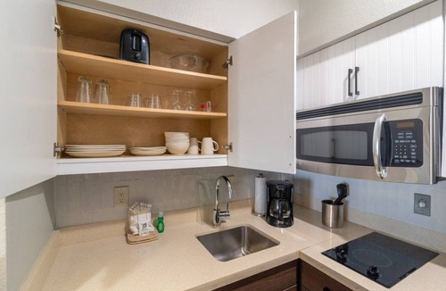 Longview Condo | Free Breakfast. Indoor Pool. Near Major Businesses.