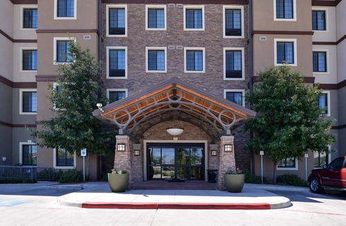 Stone Oak Condo | Free Breakfast + Outdoor Pool + Hot Tub | 15 Minutes from Six Flags!