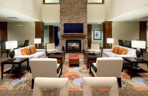 Hollywood Park Apartment | Free Breakfast + Outdoor Pool + Hot Tub | 15 Minutes from Six Flags!