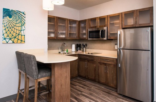 Pecos Condo | Free Breakfast. Pool. Gym. Near Maxey Park Zoo! Relaxing Retreat!