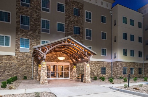 Pecos Condo | Free Breakfast. Pool. Gym. Near Maxey Park Zoo! Relaxing Retreat!