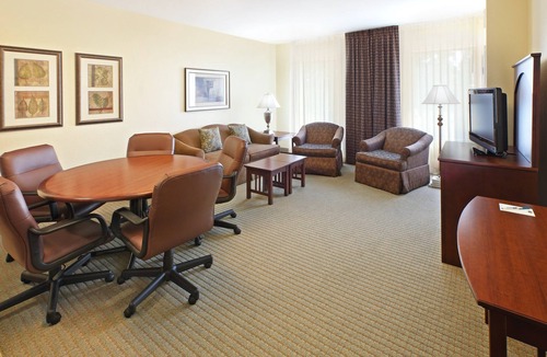 Lake Hamilton Condo | Free Breakfast. Pool. Gym. Great for Business Travelers.