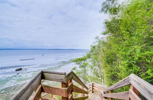 Freeland House | Freeland Retreat - Deck, Fire Pit & Beach Access!