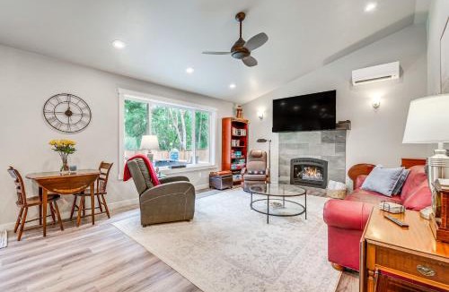 Freeland House | Freeland Retreat - Deck, Fire Pit & Beach Access!