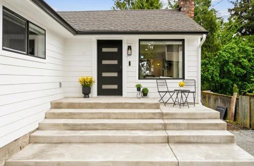 Tukwila Apartment | Fresh Renovated 4beds, 2baths Home Near SEA Airport & Light Rail