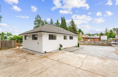Tukwila Apartment | Fresh Renovated 4beds, 2baths Home Near SEA Airport & Light Rail
