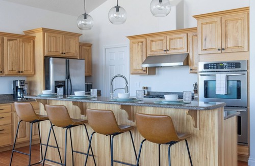 Davenport House | Friday Bay Retreat – Upper Level Getaway With Gorgeous Views