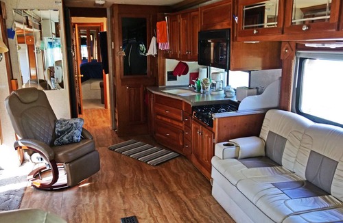 New Meadows House | Friendship - Luxury Motorhome by the River