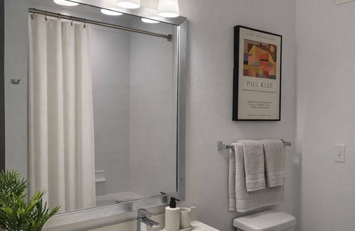 Frisco Apartment | Frisco Retreat King Bed Near Hotspots