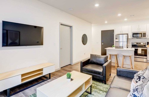 Downtown Lincoln Apartment | Frontdesk | 1 BR Apt by University of Nebraska