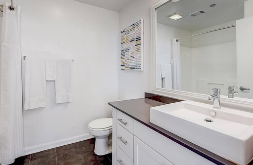 Downtown Fort Worth Apartment | Frontdesk | Bright 2 BR in Sundance Square