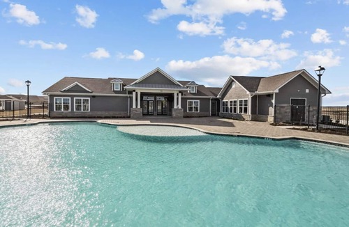 Fort Worth Apartment | FtWorth NR DFW airport Wifi gym pool 1/1 Garage