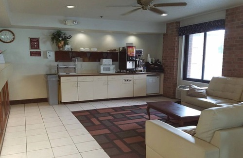 Fulton Apartment | Full Bed Accessible Non-Smoking
